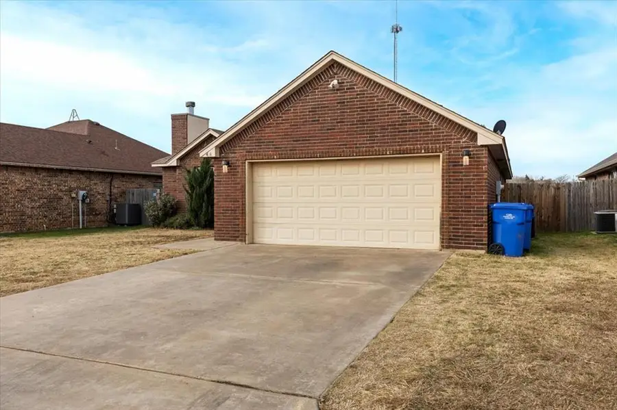 414 NW Granite Avenue, Cache, OK 73527 - Image #3