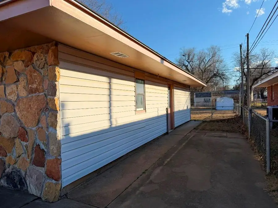 1329 W Thompson Avenue, Enid, OK 73703 - Image #2