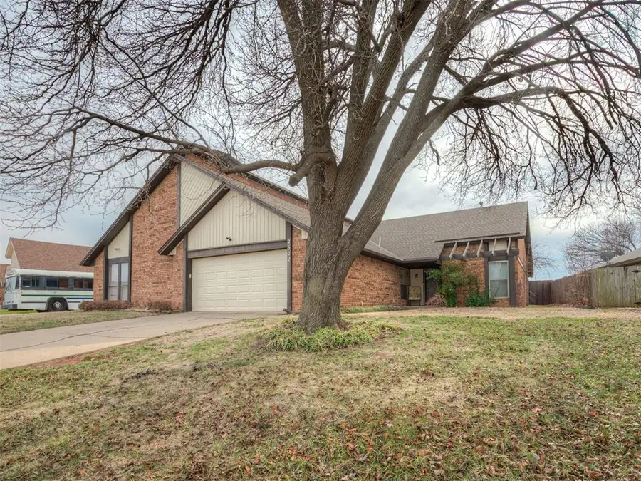 2622 N Silvertree Street, Oklahoma City, OK 73120 - #2
