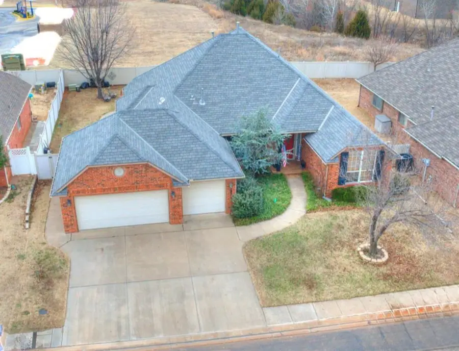 16513 Village Garden Drive, Edmond, OK 73012 - Image #2