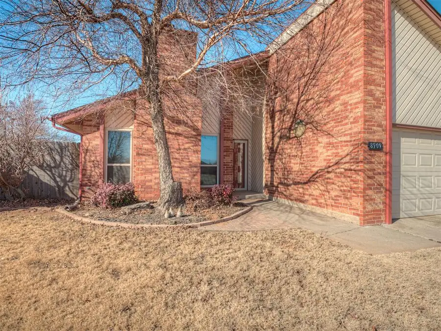 8909 Tracy Drive, Oklahoma City, OK 73132 - Image #2
