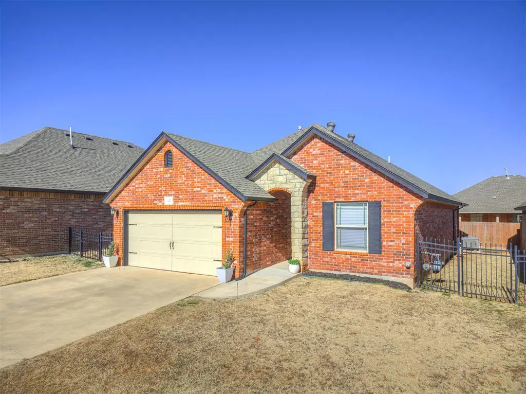321 Golden Leaf Court, Moore, OK 73160 - Image #1