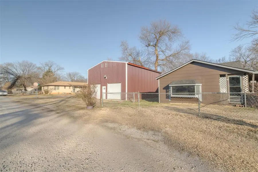 208 Monroe Street, Pauls Valley, OK 73075 - Image #3