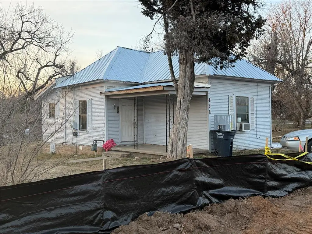 424 S Kickapoo Avenue, Shawnee, OK 74801 - #1