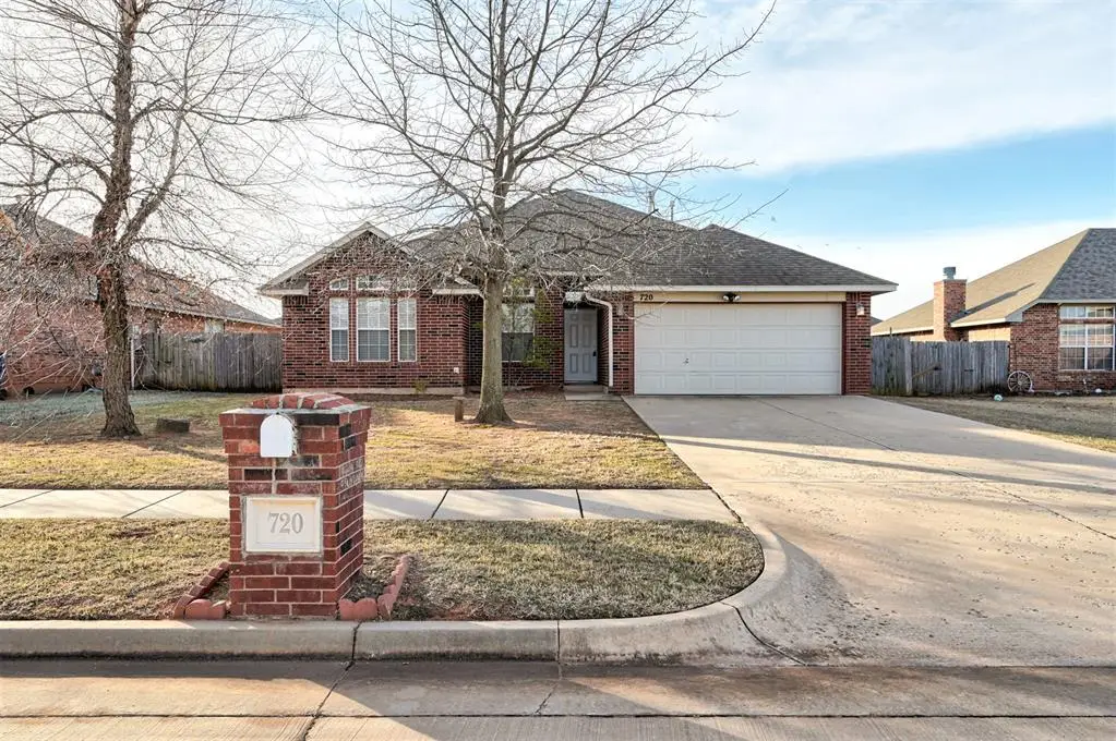720 E Elder Lane, Mustang, OK 73064 - Image #1
