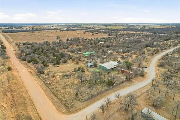 72 Hidden Oaks Drive, Indiahoma, OK 73552