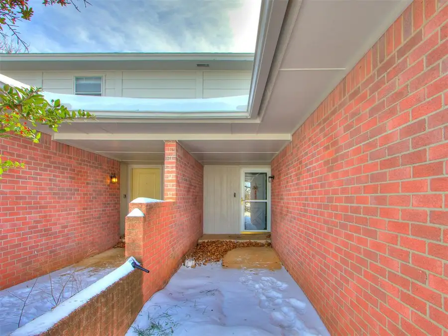 6916 Woodlake Drive, Oklahoma City, OK 73132 - Image #2