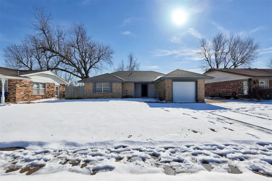 612 W Linden Drive, Mustang, OK 73064 - Image #2
