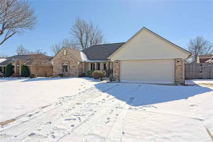 136 E Vail Drive, Yukon, OK 73099 - Image #2