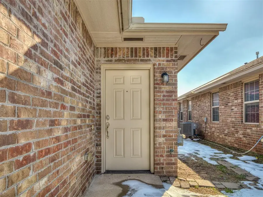 122 Ashley Drive #120 & 122, Edmond, OK 73003 - Image #3