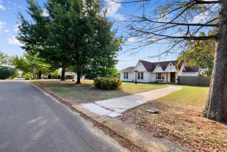 1026 E Jefferson Street, Hugo, OK 74743 - #3