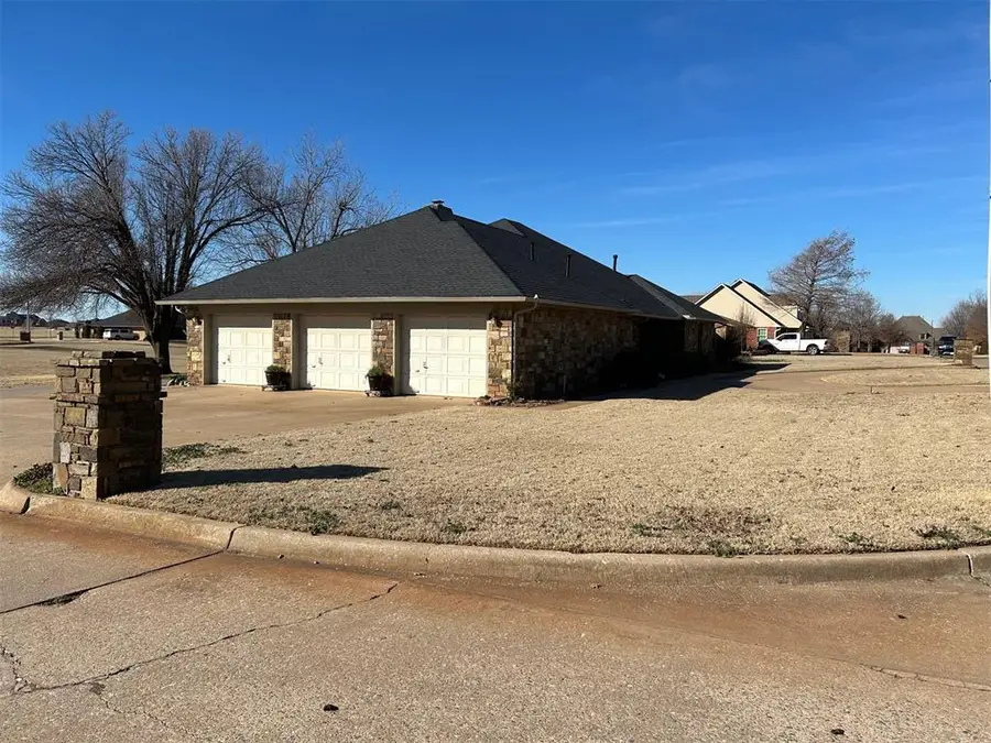 901 W Park Lane, Kingfisher, OK 73750 - #3