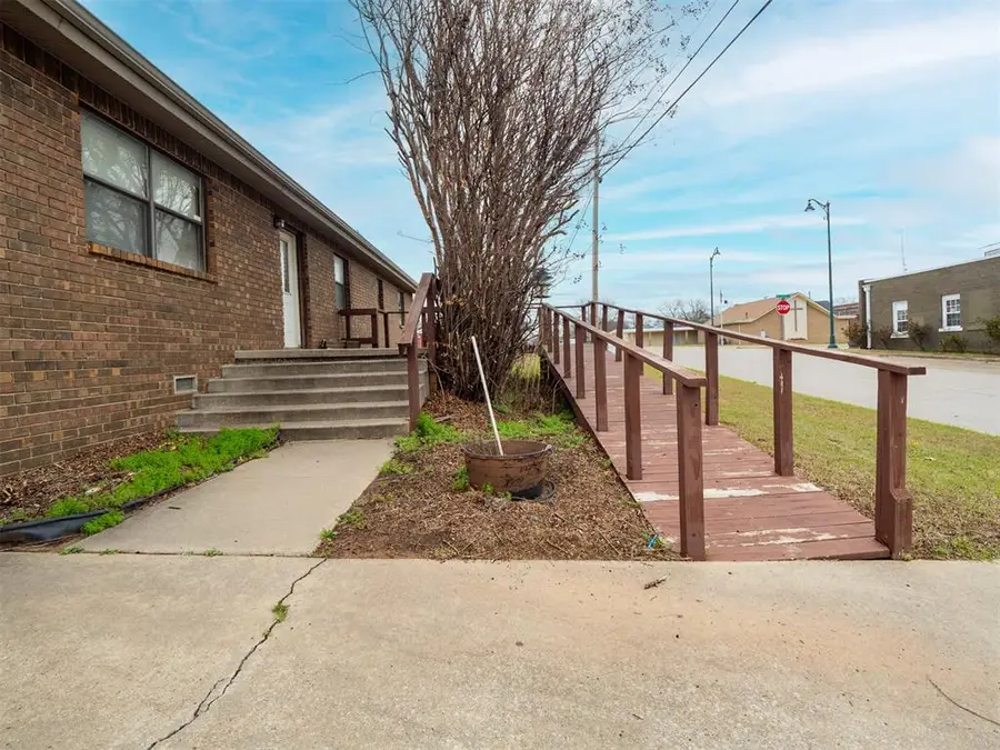 1203 N Jim Thorpe Boulevard, Prague, OK 74864 - #3