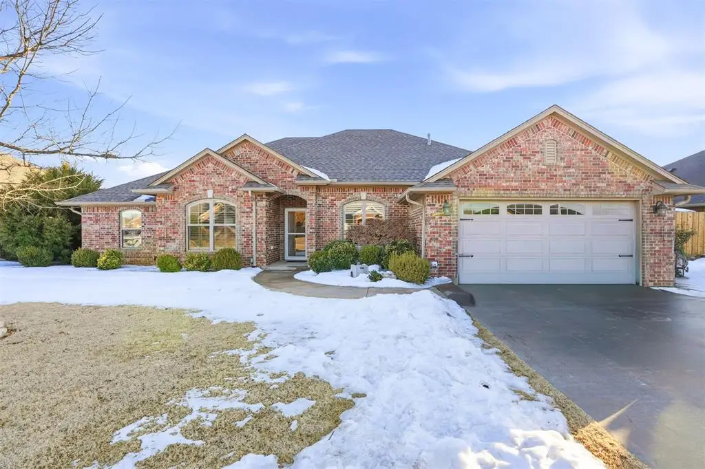 912 Stephanie Lane, Altus, OK 73521 - Image #1