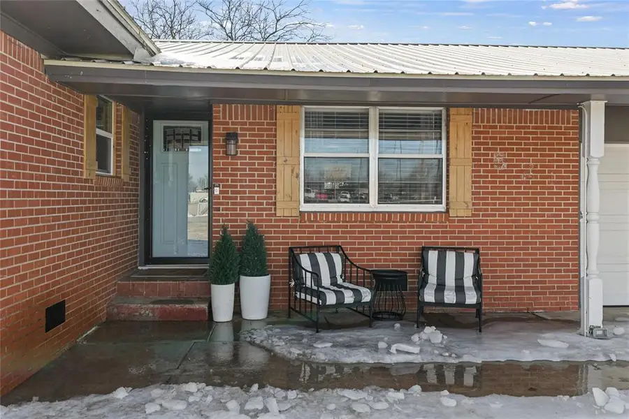 521 E Florida Avenue, Waurika, OK 73573 - #2