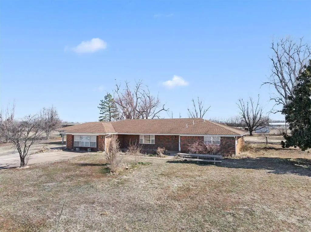 806 S Pine Street, Crescent, OK 73028 - #1