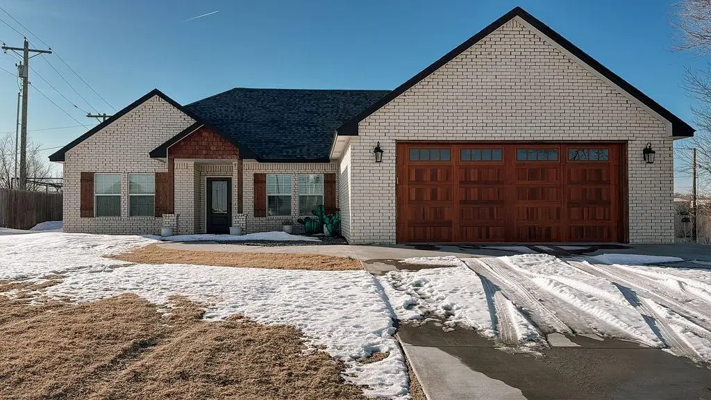 221 Spruce Street, Hinton, OK 73047 - #1