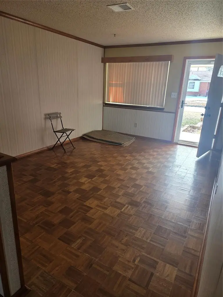 829 NW 9th Street, Moore, OK 73160 - #2