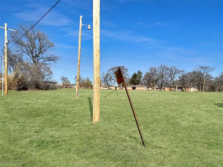 119 E Greer Avenue, Sayre, OK 73662 - #2