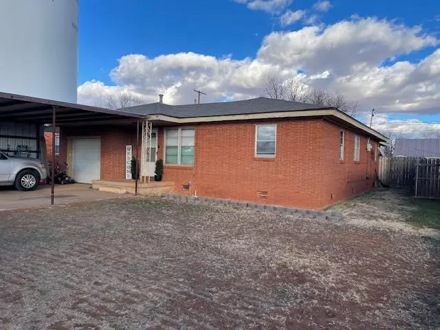 22 E Anchor Drive, Sayre, OK 73662 - #2