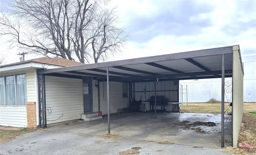 403 N Harmon Avenue, Watonga, OK 73772 - #2