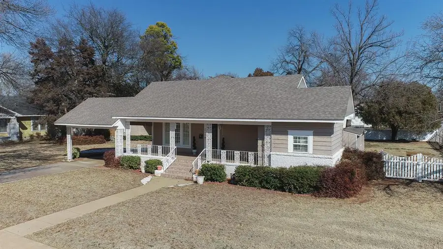 804 N Willow Street, Pauls Valley, OK 73075 - #3