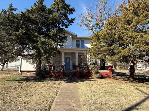 1702 S 8th Street, Chickasha, OK 73018