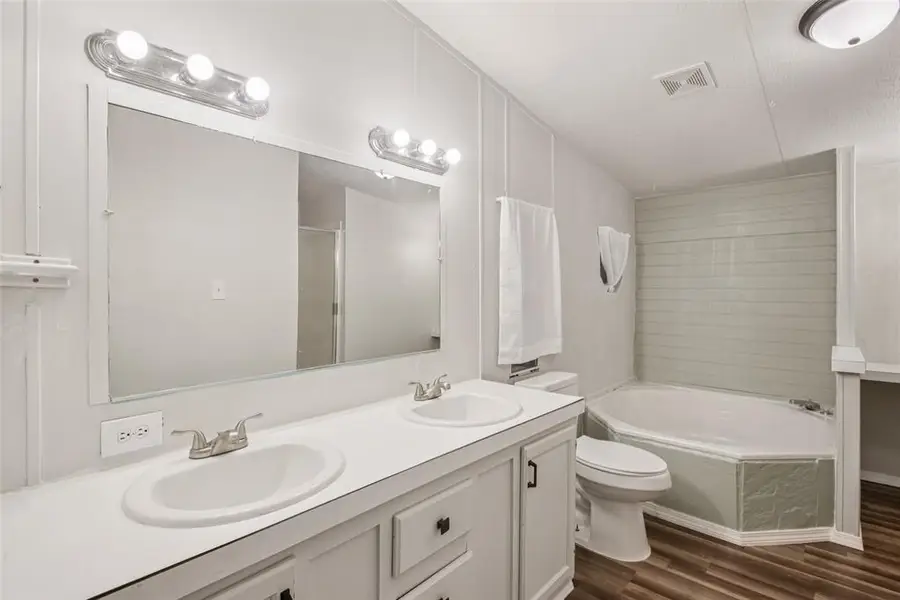 12900 Raymond King Drive, Moore, OK 73165 - Image #2