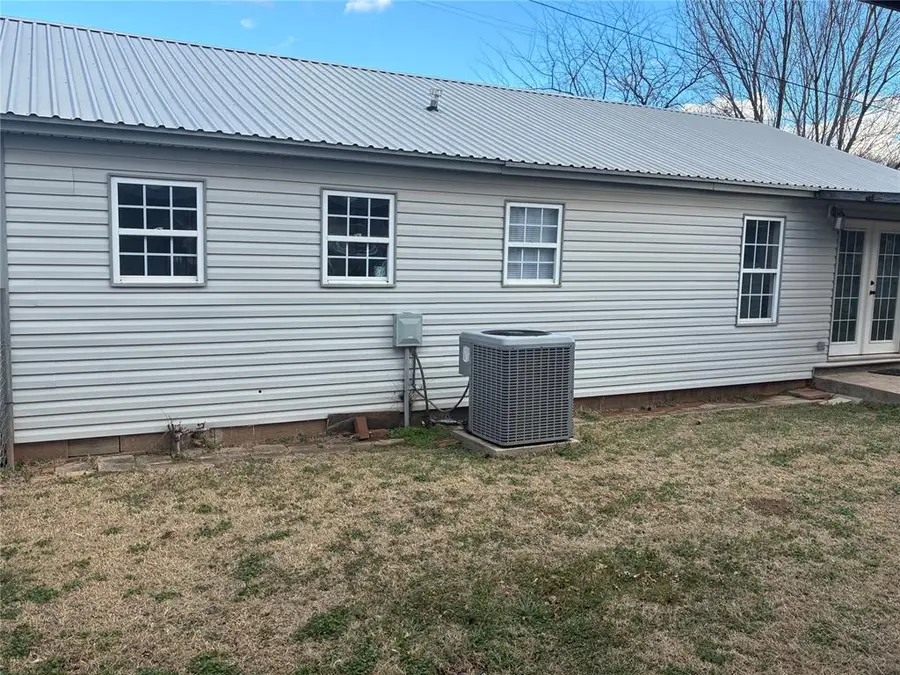 404 S Broadway Avenue, Binger, OK 73009 - #2