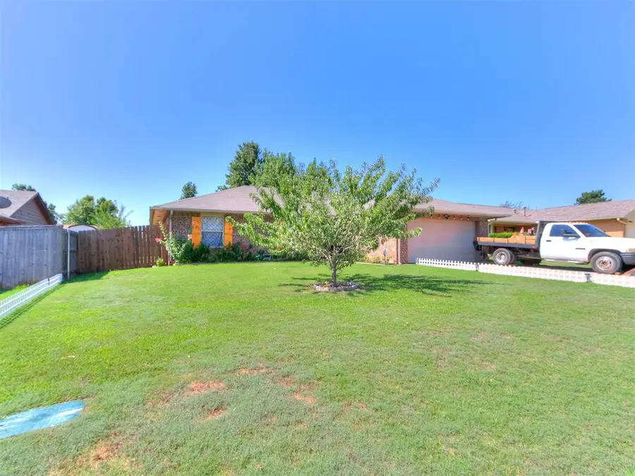 12012 Larkdale Drive, Yukon, OK 73099 - Image #3