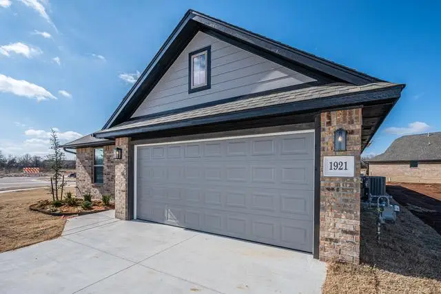 1921 Sage Valley Terrace, Yukon, OK 73099 - #2