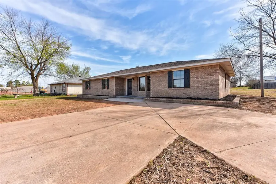 604 N Missouri Street, Elmore City, OK 73433 - #2