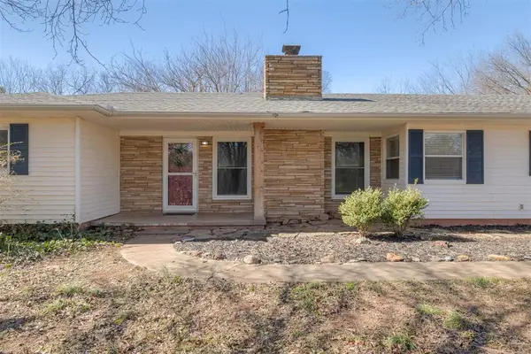 321 Landsaw Drive, Chandler, OK 74834