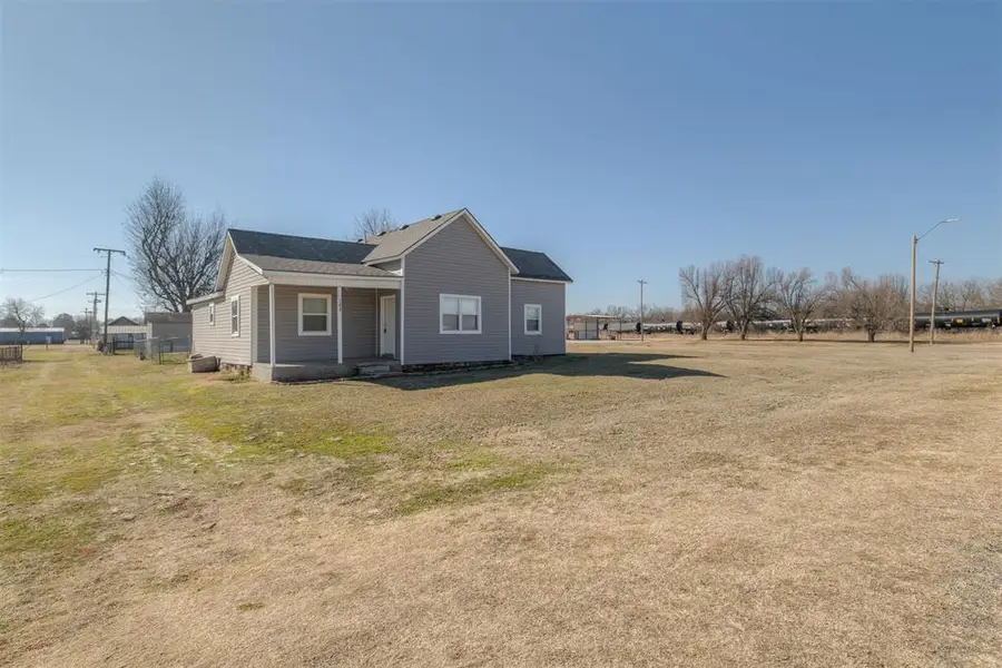 109 E Cummings Avenue, Mulhall, OK 73063 - #3