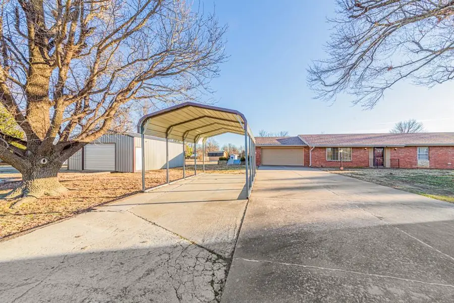 1211 E 13th Street, Cushing, OK 74023 - #3