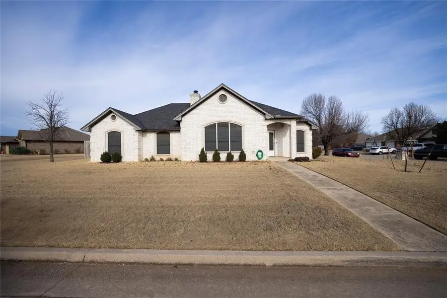 301 Steve Court, Yukon, OK 73099 - Image #3