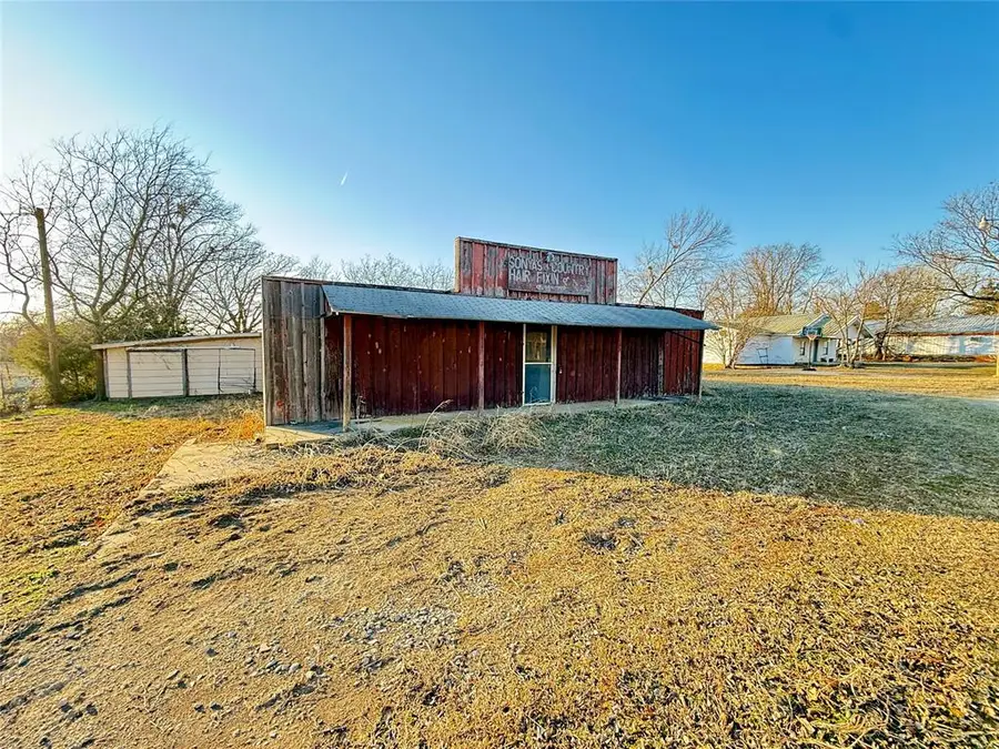 103 S Shawnee Avenue, Okemah, OK 74859 - #3