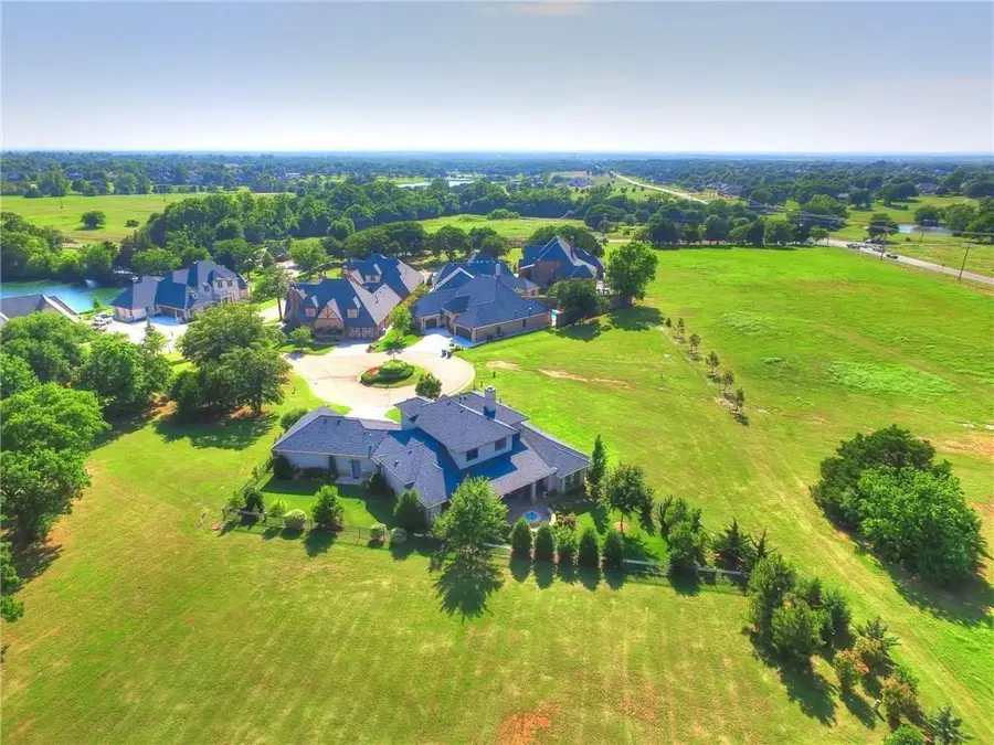 6725 Royale Court, Edmond, OK 73025 - #2