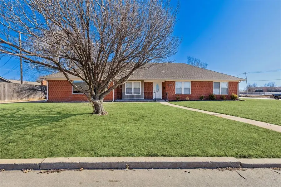 9400 Lakeshore Drive, The Village, OK 73120 - #2