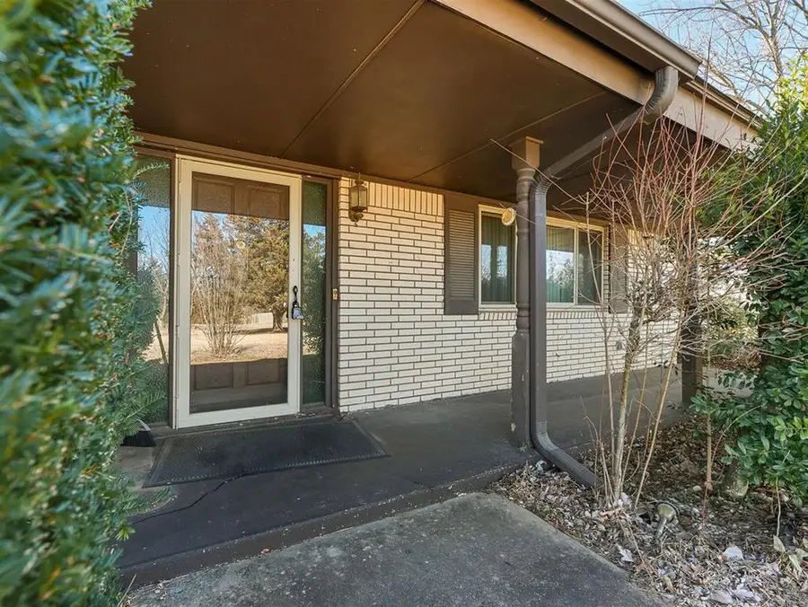 323 W Winchester Avenue, Ada, OK 74820 - #2