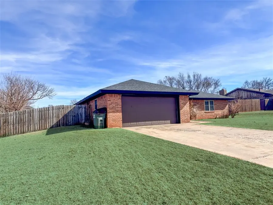 705 S 28th Street, Clinton, OK 73601 - #2