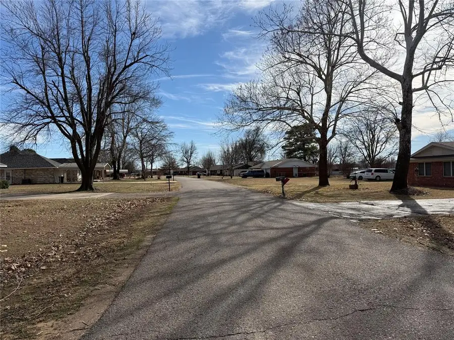 8 Clark Circle, Shawnee, OK 74804 - #3