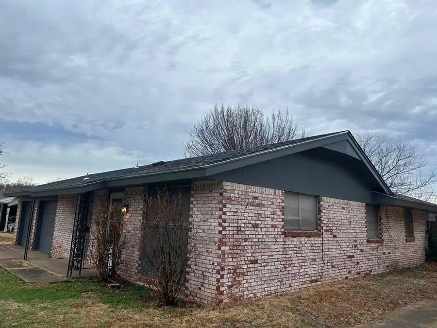 4833 EW Elmview Drive, Del City, OK 73115 - #2