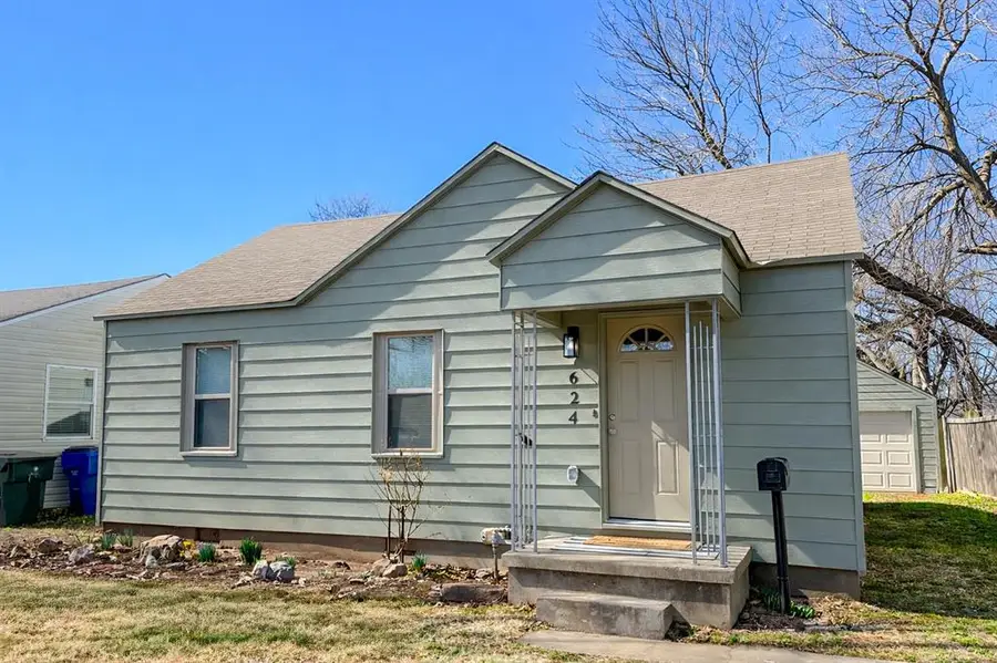 624 S 16th Street, Chickasha, OK 73018 - #2