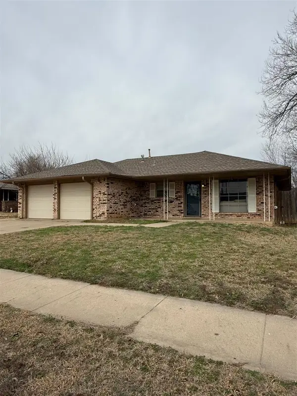 6415 NW Arrowhead Drive, Lawton, OK 73505