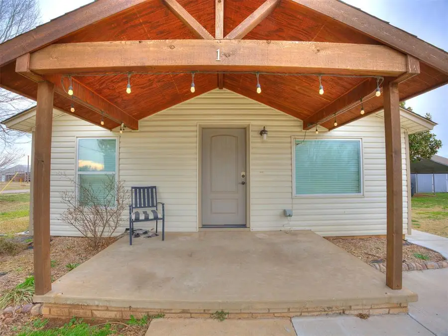 1 NW 7th Street, Tuttle, OK 73089 - #3