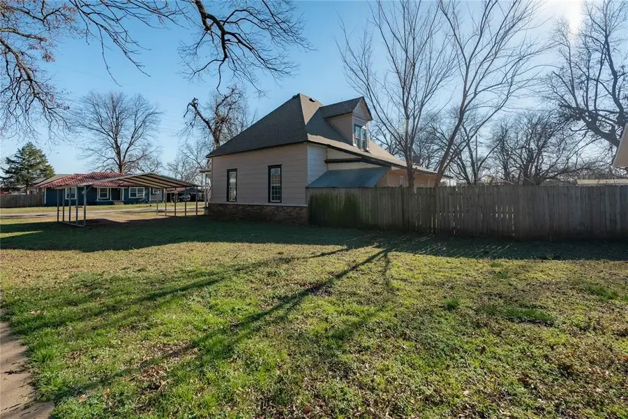 319 E Bradley Avenue, Pauls Valley, OK 73075 - #2