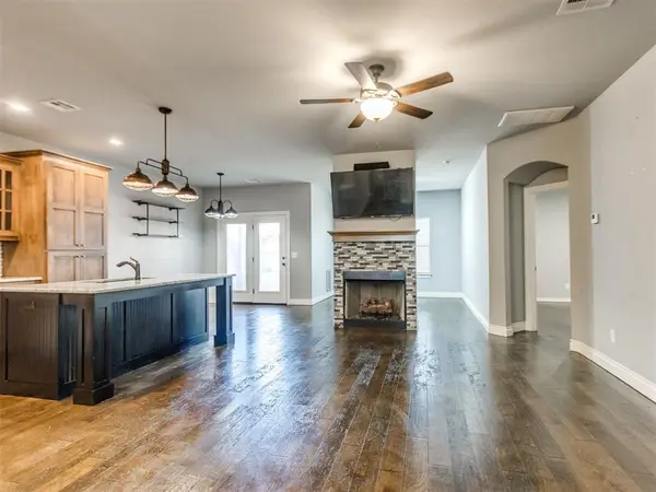 305 Golden Leaf Court, Moore, OK 73160