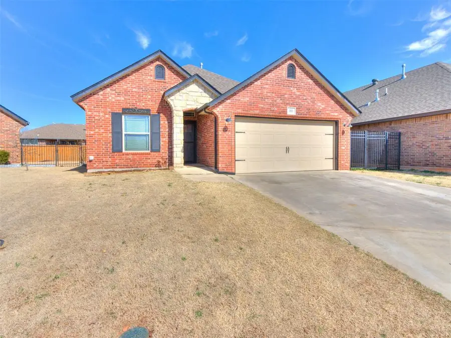 305 Golden Leaf Court, Moore, OK 73160 - #2