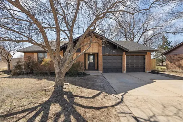 208 SW 32nd Street, Moore, OK 73160
